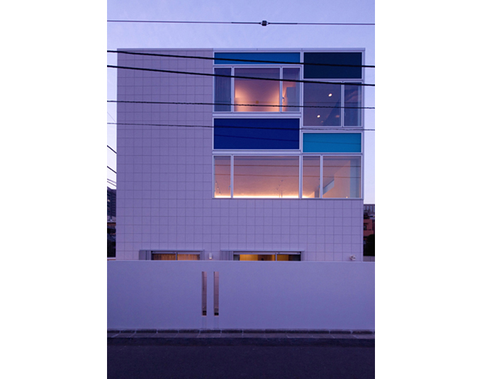 東京タワーと桜の見える家ー東側外観(夕景)