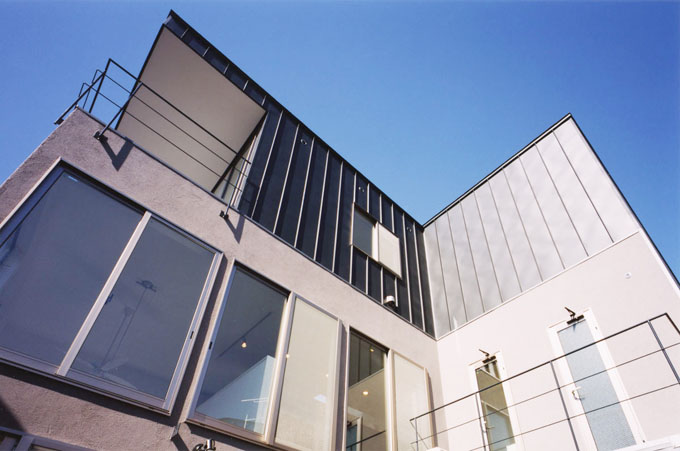 庭から見た2階3階外観