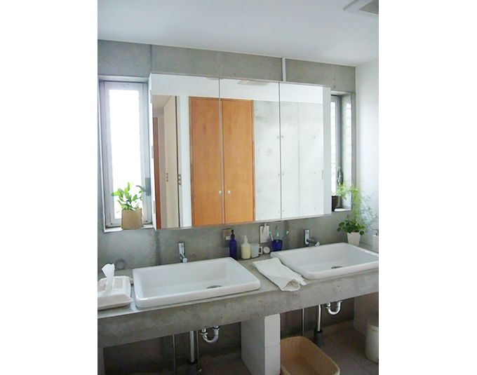 手洗い器がふたつある洗面脱衣室