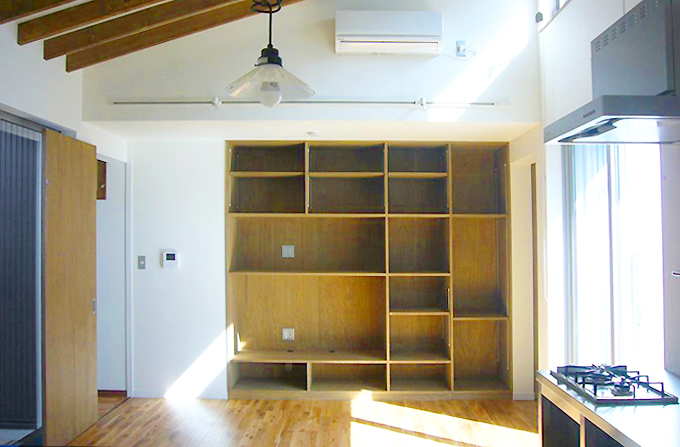リビングの造り付け収納棚