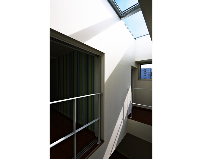 西向きリビングを照らす天窓