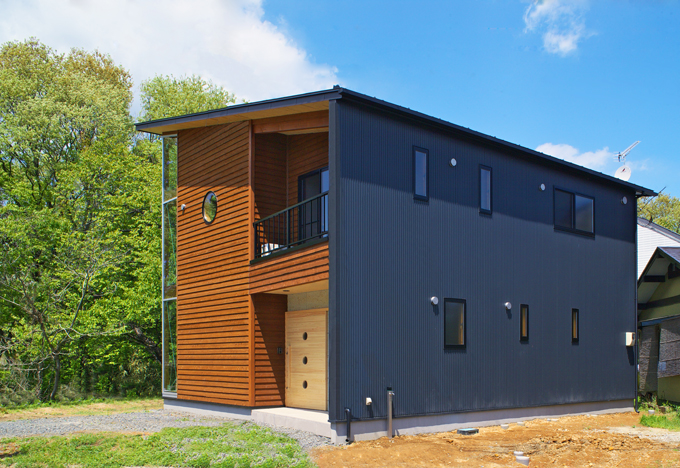 外から見えにくい位置に設けたカーテンウォール