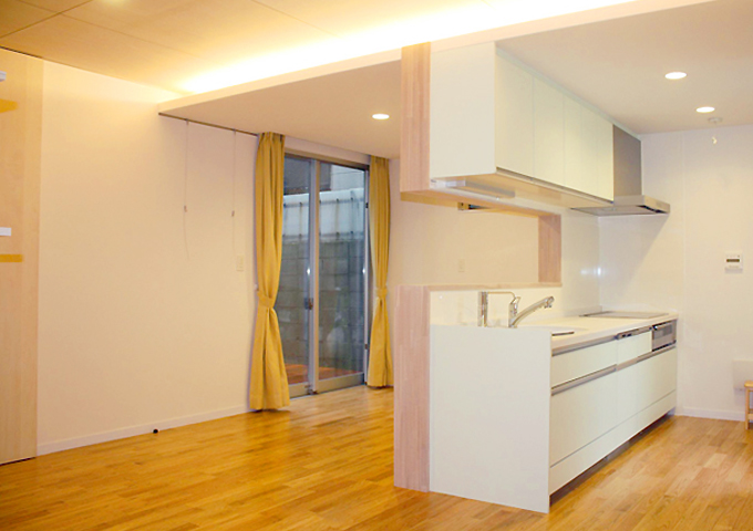 対面式キッチンとダイニング