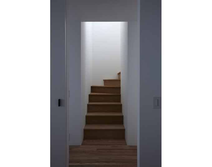 静かな印象の階段