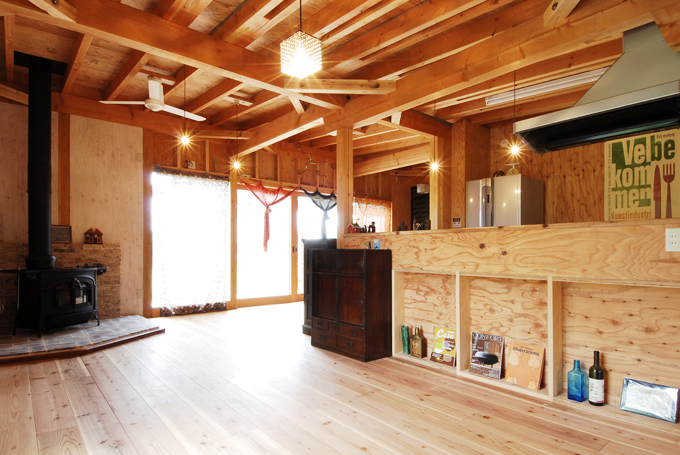 木に包まれた室内