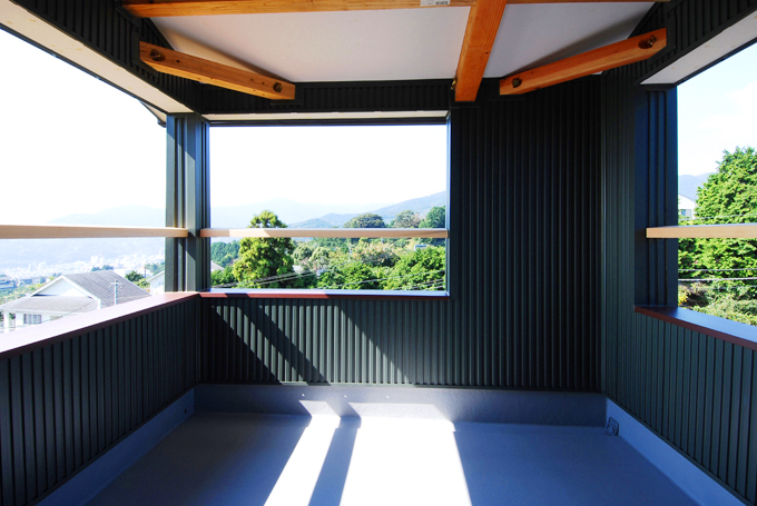 屋根付きのバルコニー Fevecasa フェブカーサ