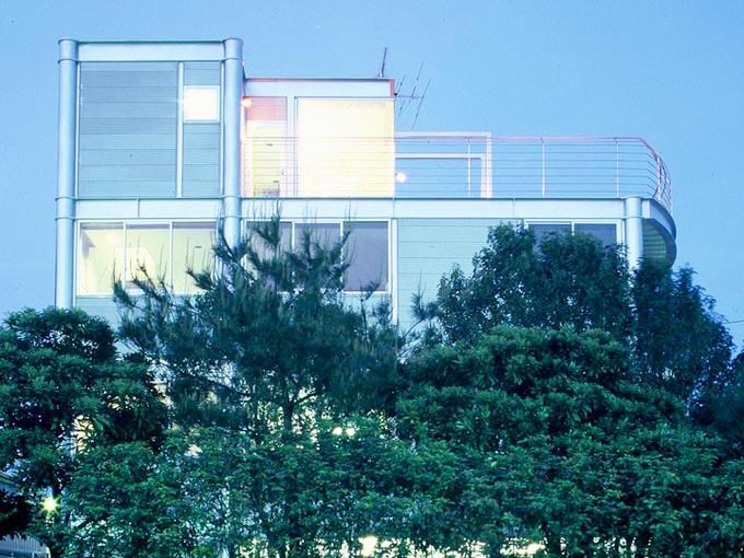 構造体は被うのではなく、表現とする。