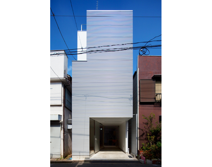 町並みにシンプルにとけ込ませる