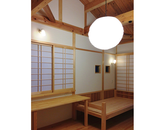 桧ベッドのある寝室