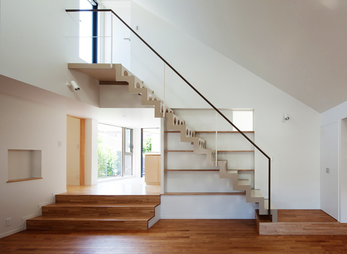 中庭からの採光、通風、眺望をつくりだしたリビング