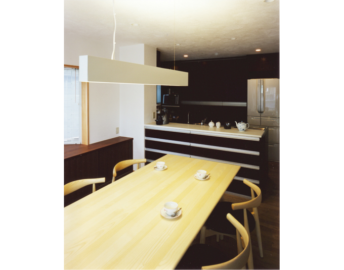 ダイニングから見たキッチン収納