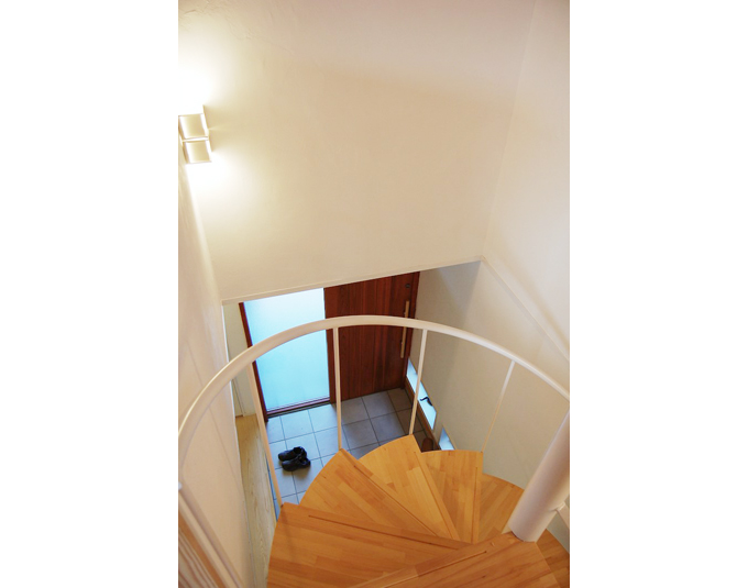 玄関吹き抜けの螺旋階段