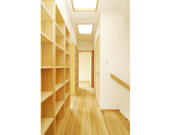 柔らかな自然光がそそぐ家族展示ギャラリー