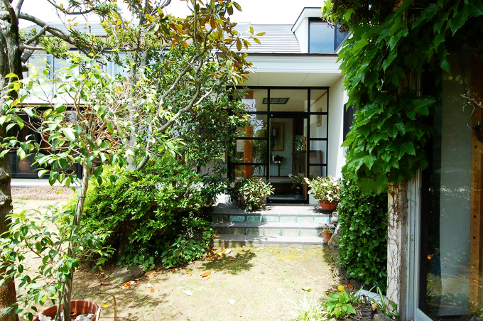 緑陰の濃い住まい