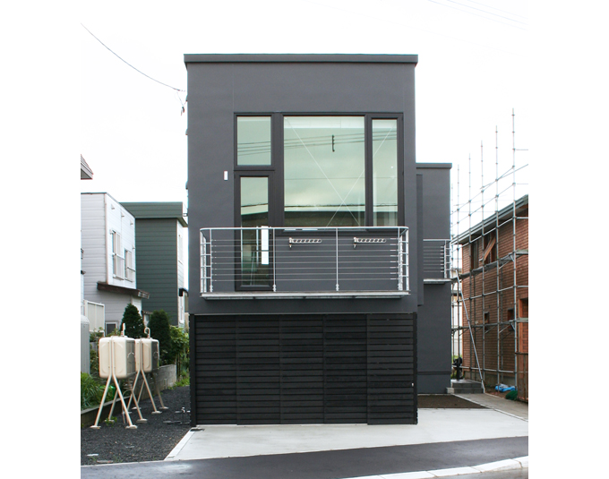 シンプルでシックな外観