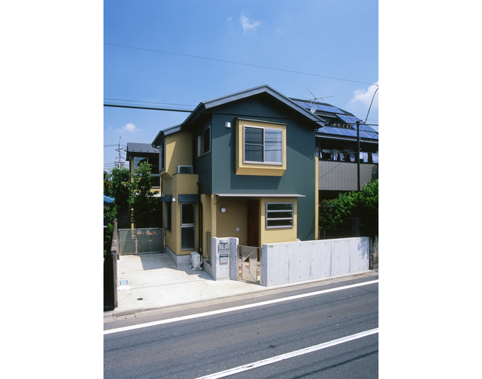 塗壁と金属壁のコラボした外観