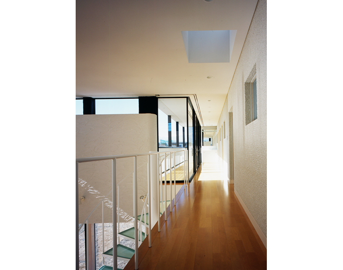 バルコニーとつながる廊下
