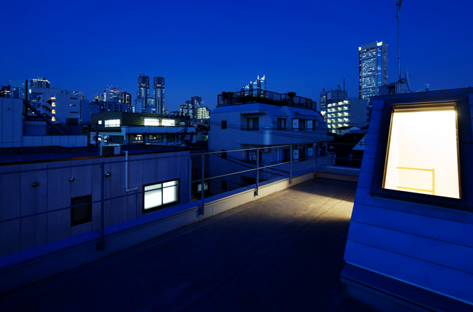 屋上は外部の部屋と位置付ける
