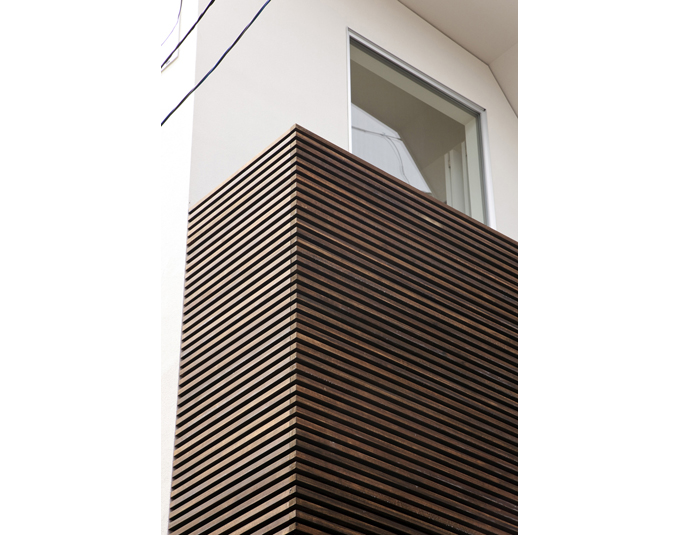 外装の特徴となる木ルーバー