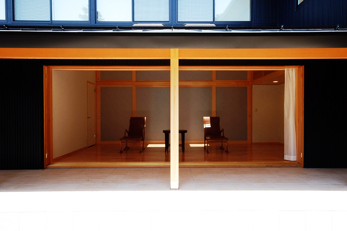 テラスからゆるやかに繋がるリビングと光