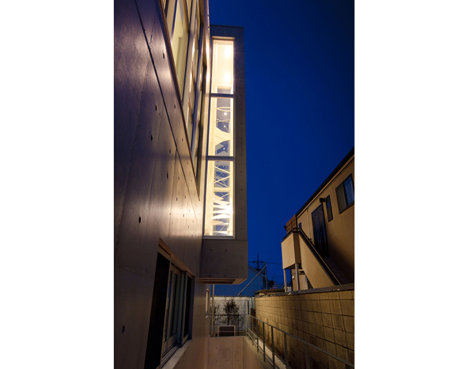 屋上へと昇る螺旋階段