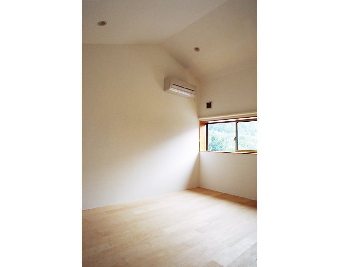 裏山を臨む個室