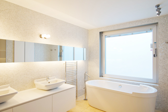 スタンド浴槽のある洗面室