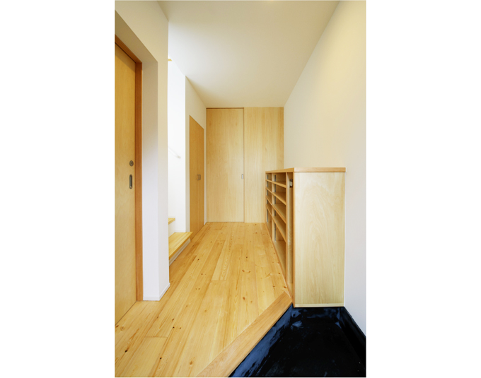 玄関の下駄箱兼飾り棚