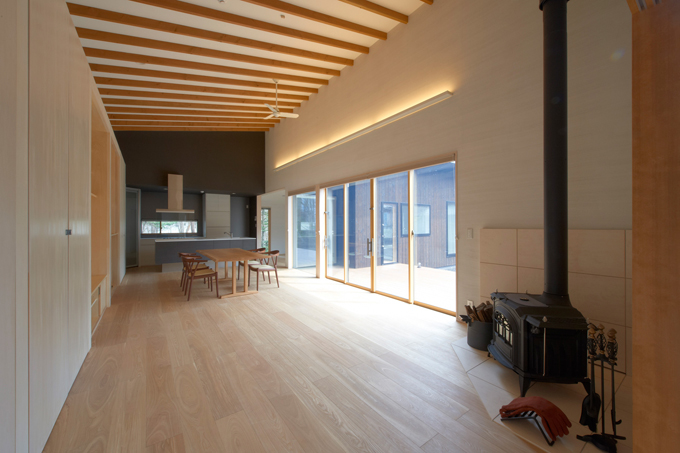木質材料の持つ柔らかい雰囲気を大切にした家族室