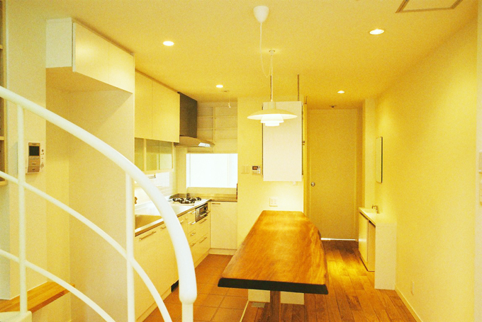 無垢食卓テーブルとオーダーキッチン