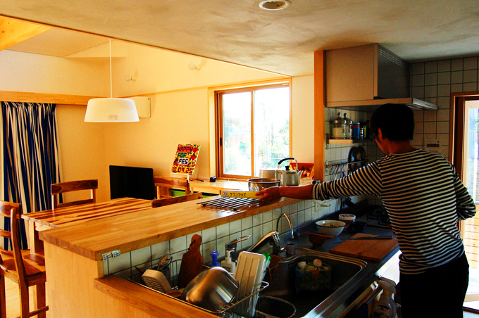 家族と対話しながらお料理できる対面キッチン