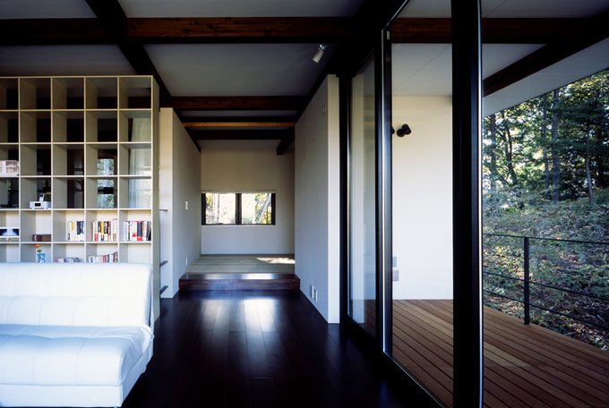 自然に手が届きそうなテラス