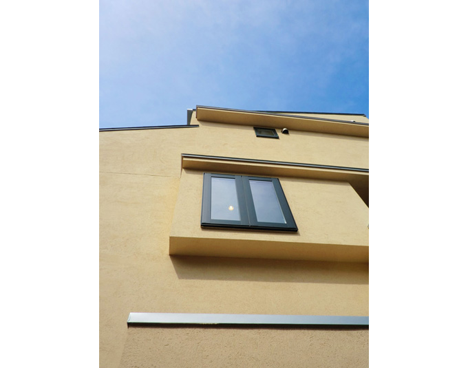 外観の大切なポイントとなる、２階の小窓