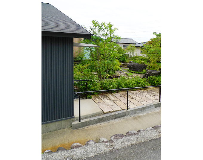 既存の庭（庭１）を残した配置計画