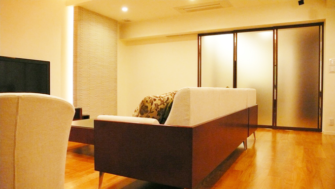 開放できる三本引きのスライド間仕切り建具