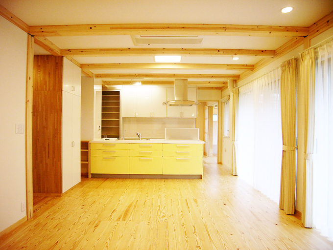 たっぷり収納の対面キッチン