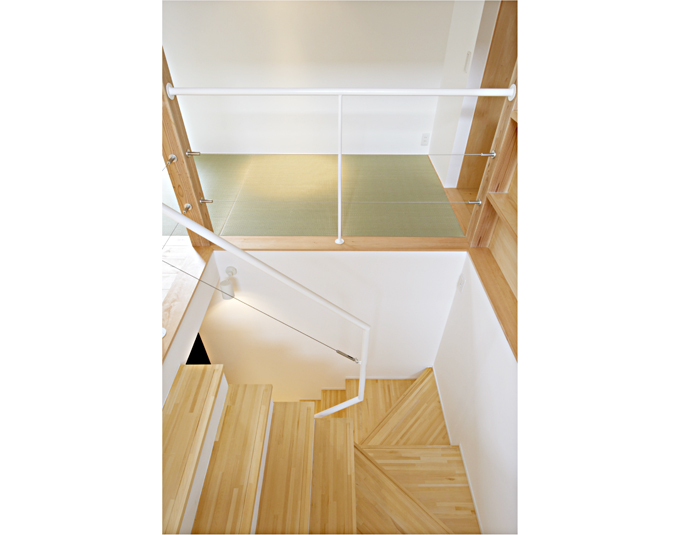 オープンな一坪階段とその収納