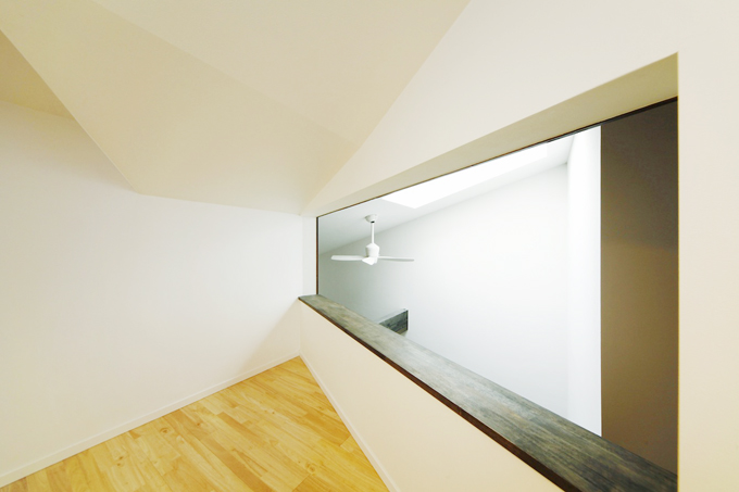 開口面積に制限のあるロフトを明るく演出する。