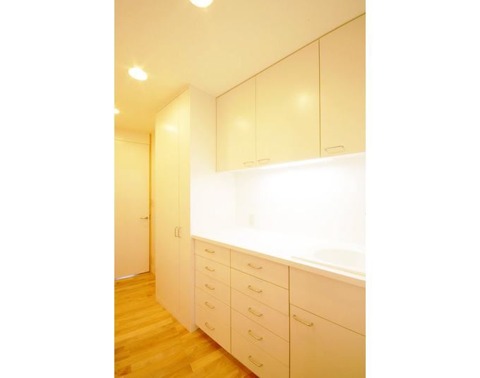 白を基調とした造作デザインキッチン