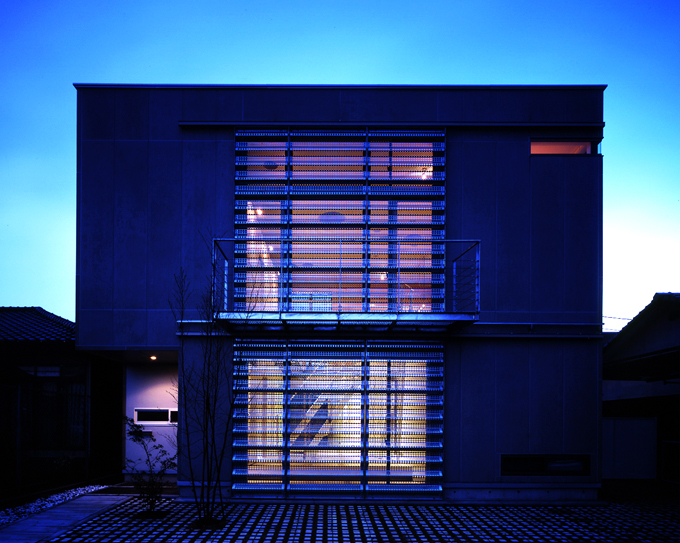 プライバシーを確保した上で美しい夜景を演出する