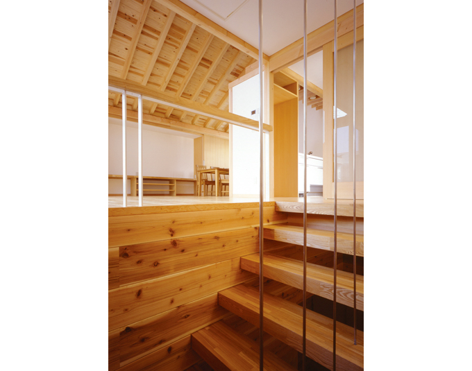 階段は光の通り路と位置付けデザインする