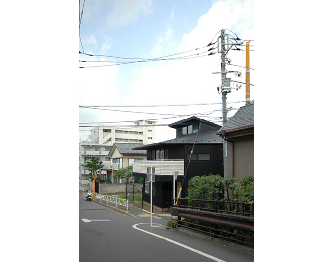 黒いガルバリウム鋼板の外観