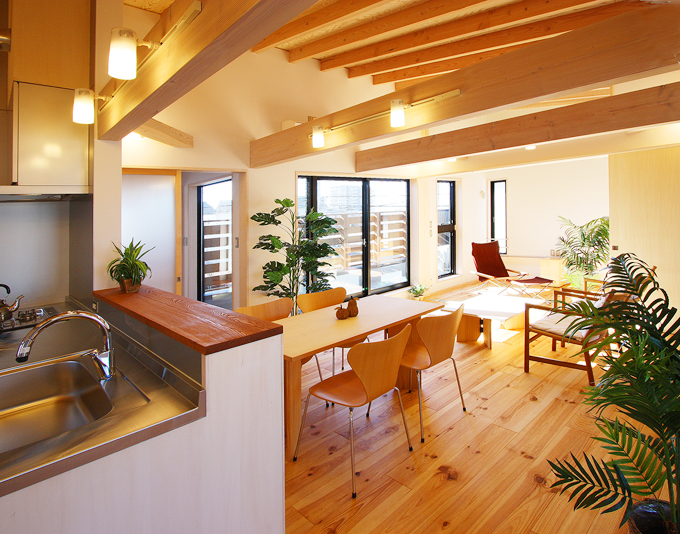 全部見渡せる司令塔のようなキッチン