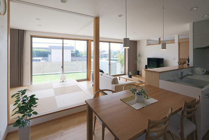 自然素材を用いた、シンプルでやわらかい印象のLDK