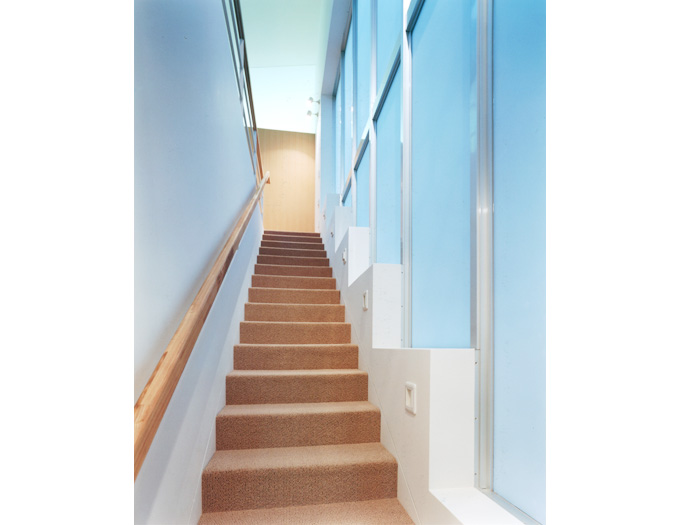 光りあふれる階段