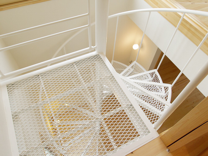 スチール螺旋階段