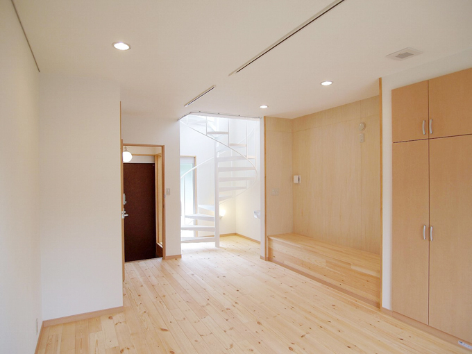 パイン無垢板を張ったピアノ教室