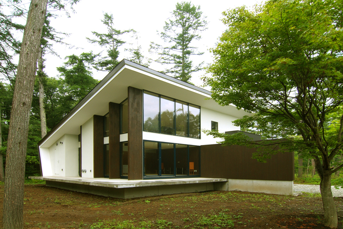 木々に囲まれた別荘