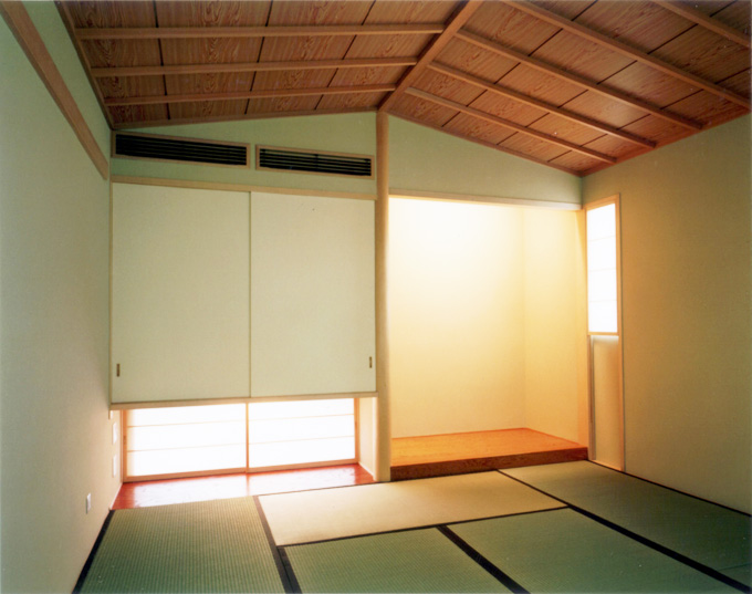 親世帯２階の和室内部の床の間