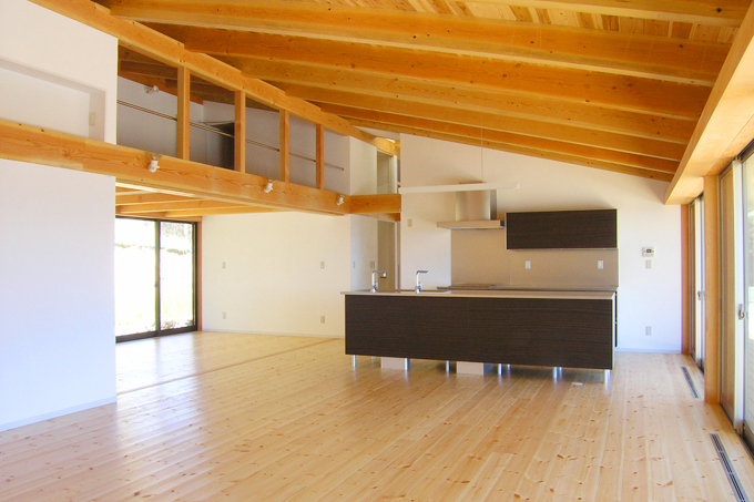 キッチン・食堂・居間と連続した小屋裏スペース